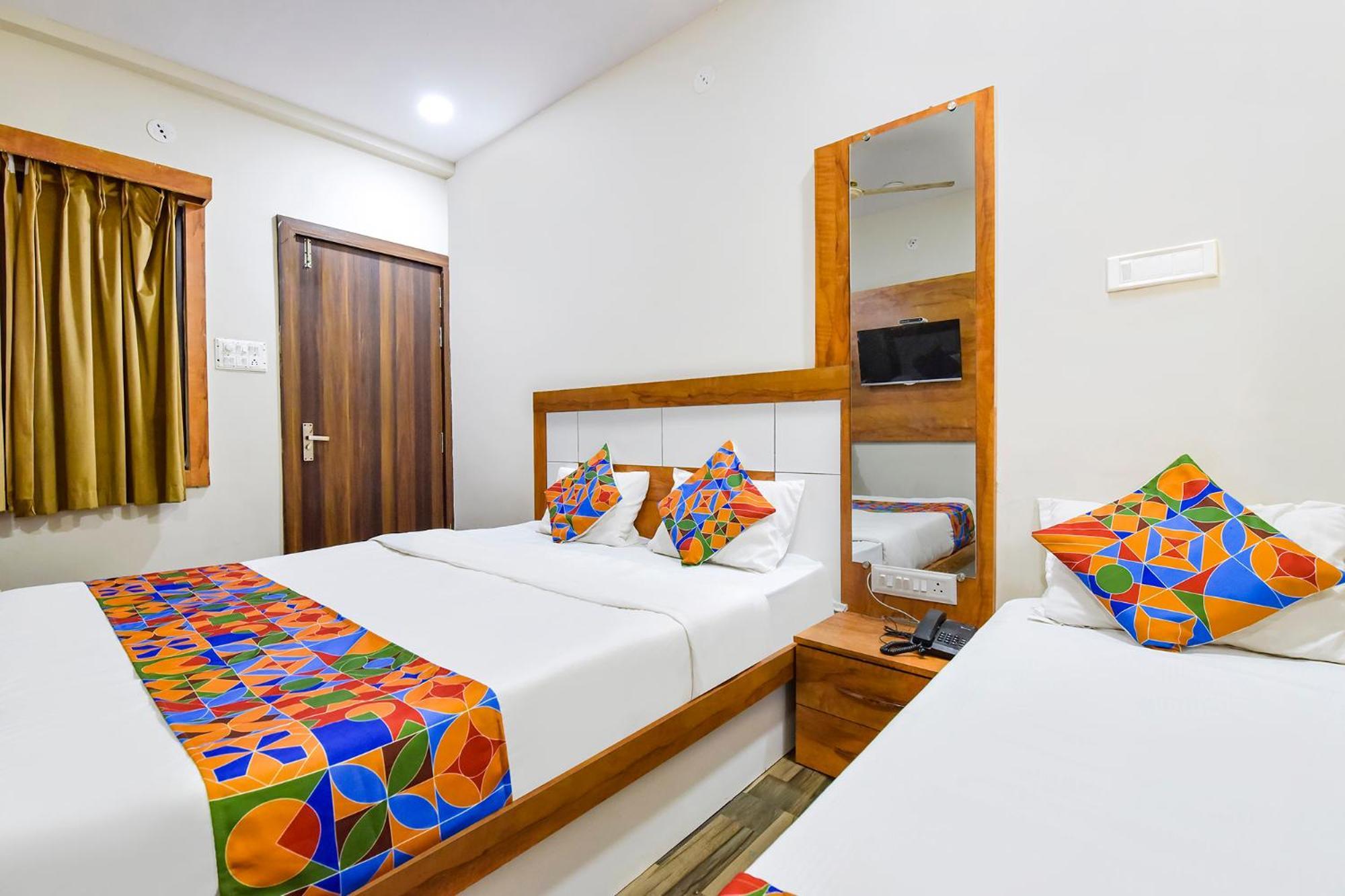 Hotel Fabexpress Nishesh Tower à Ujjain Extérieur photo