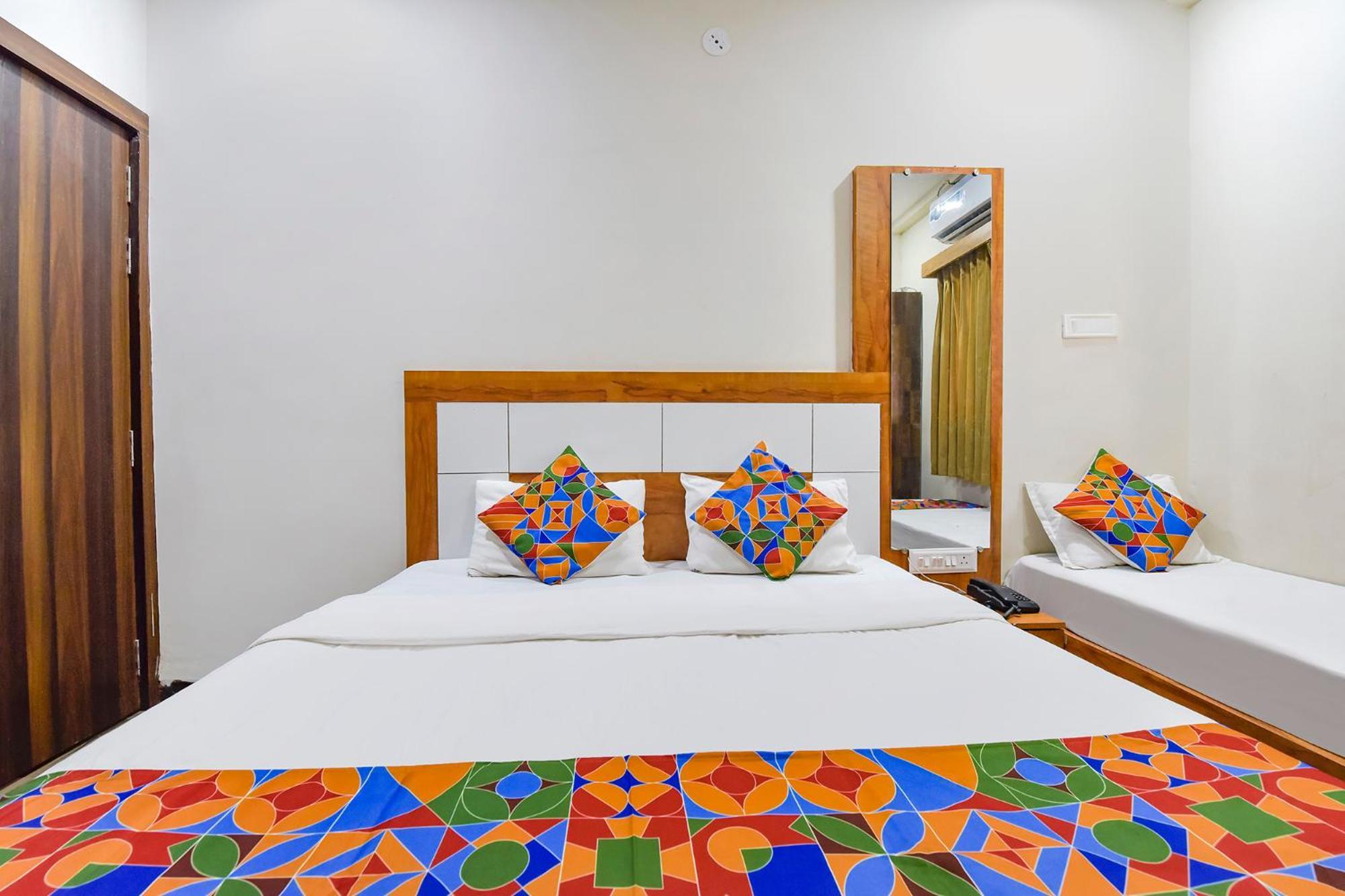 Hotel Fabexpress Nishesh Tower à Ujjain Extérieur photo
