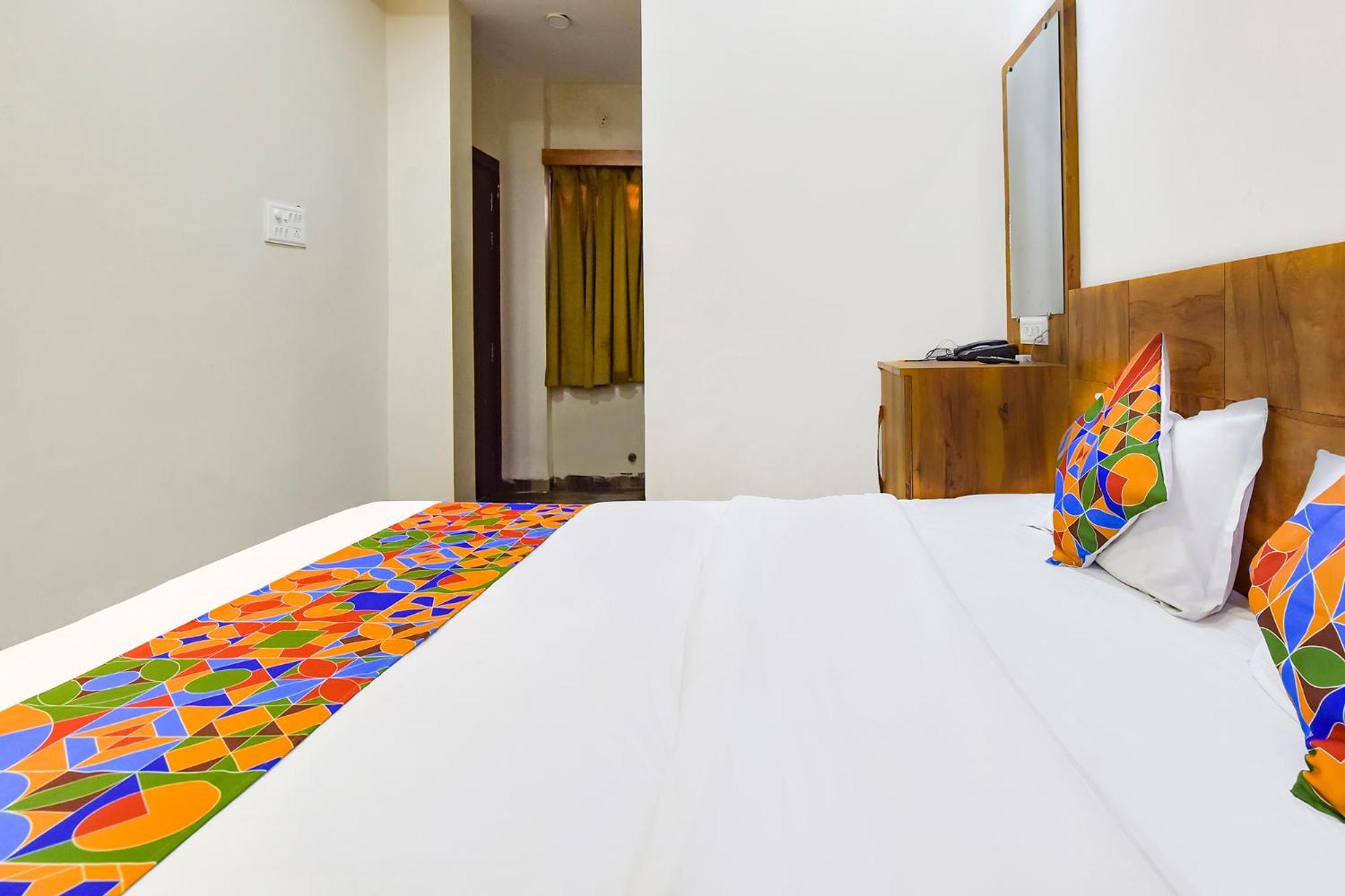 Hotel Fabexpress Nishesh Tower à Ujjain Extérieur photo