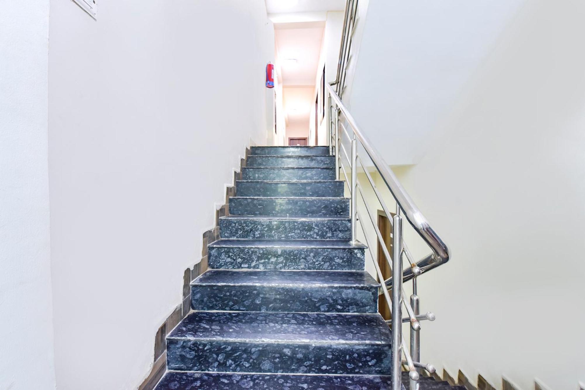 Hotel Fabexpress Nishesh Tower à Ujjain Extérieur photo
