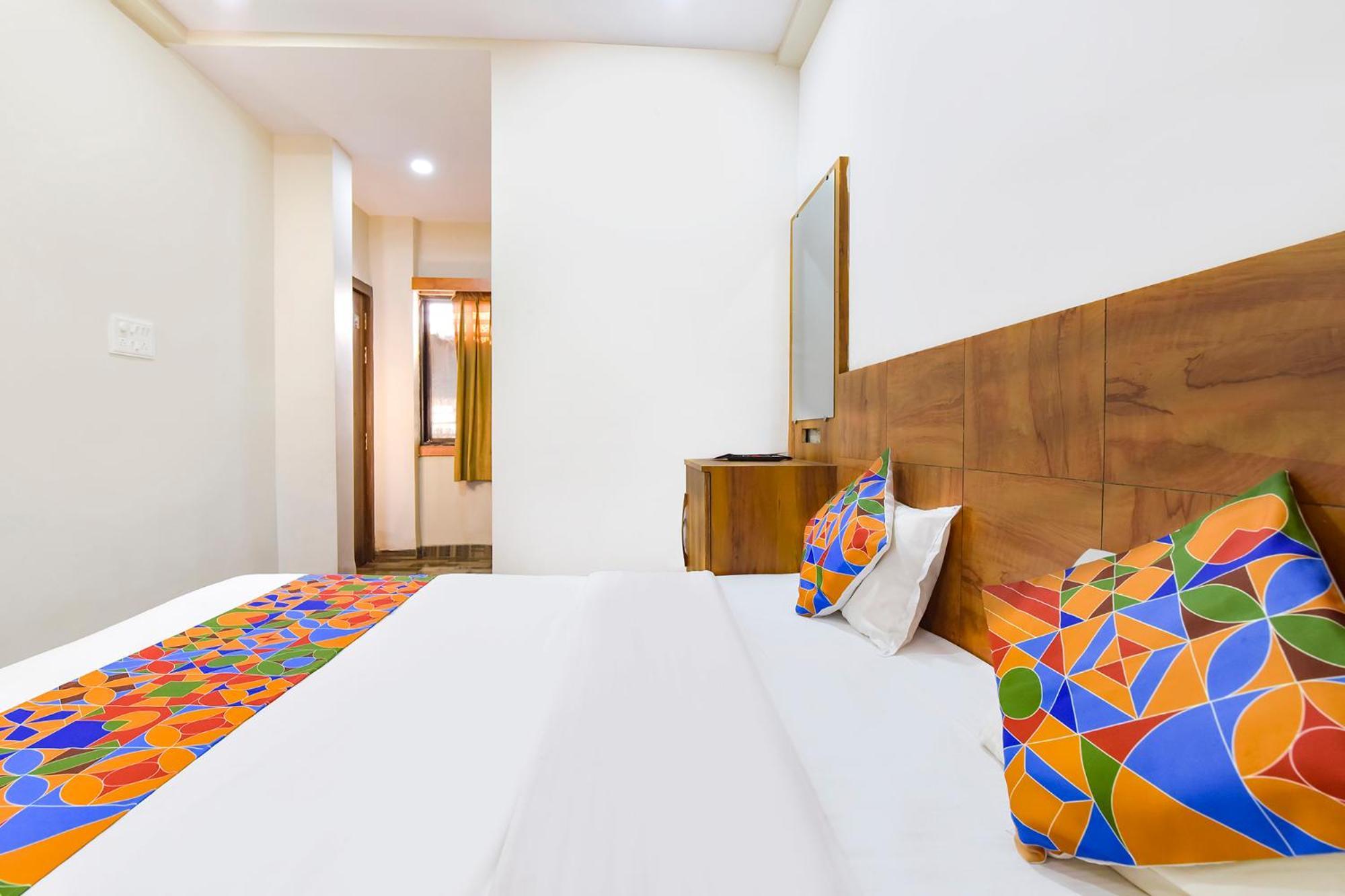 Hotel Fabexpress Nishesh Tower à Ujjain Extérieur photo
